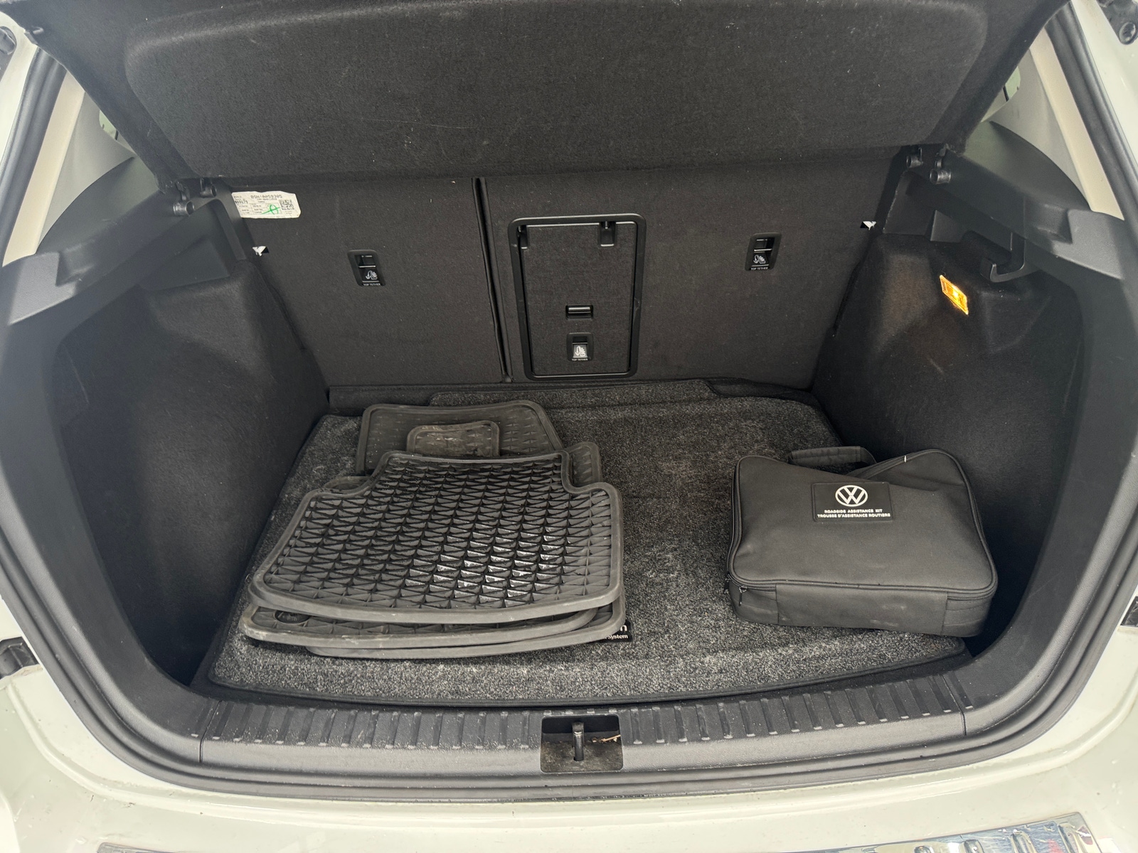 Thumbnail: 2022 Volkswagen Taos - 6