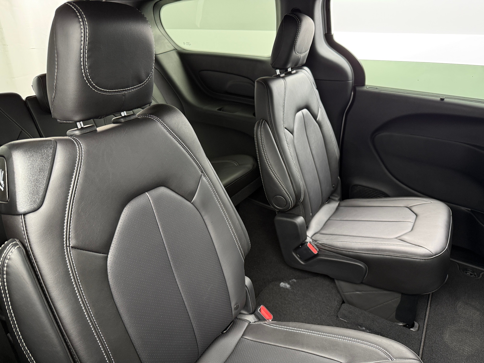 Thumbnail: 2026 Chrysler Pacifica - 5