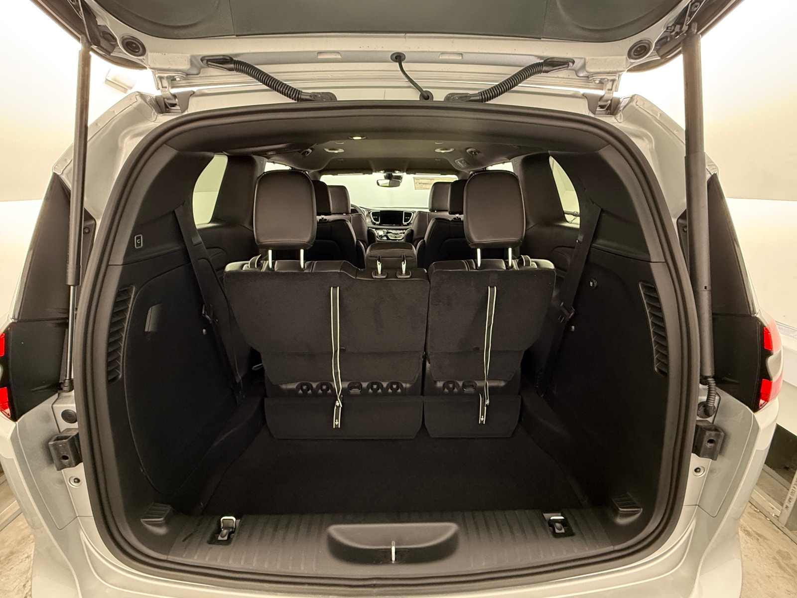 Thumbnail: 2026 Chrysler Pacifica - 6