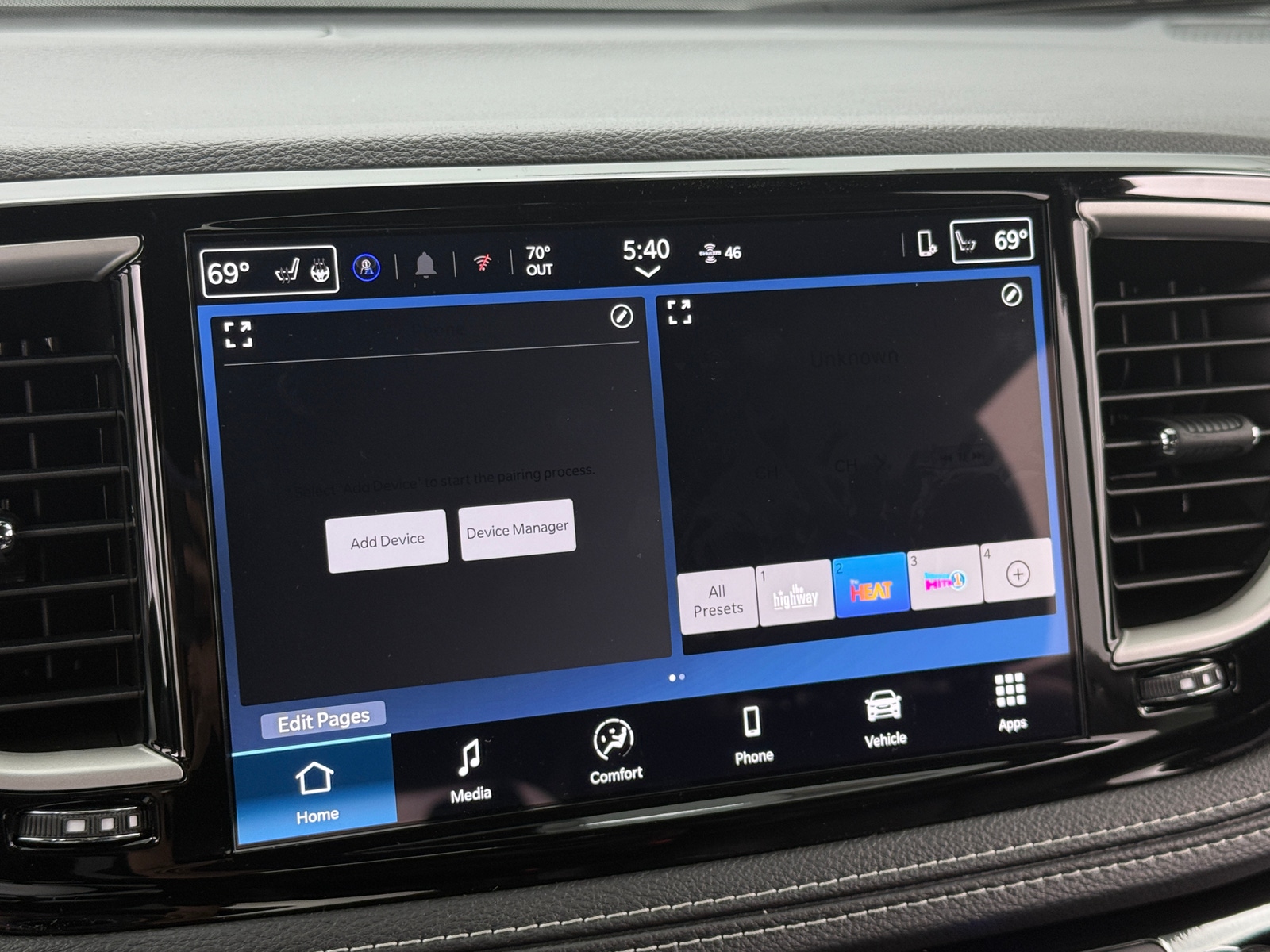 Thumbnail: 2026 Chrysler Pacifica - 3