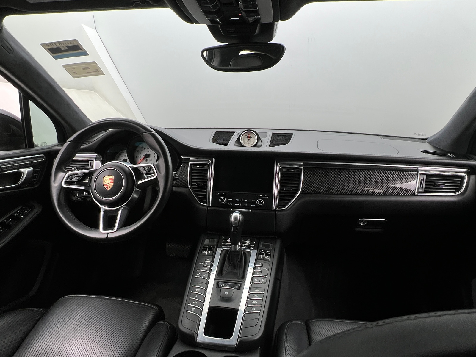 Thumbnail: 2017 Porsche Macan - 2