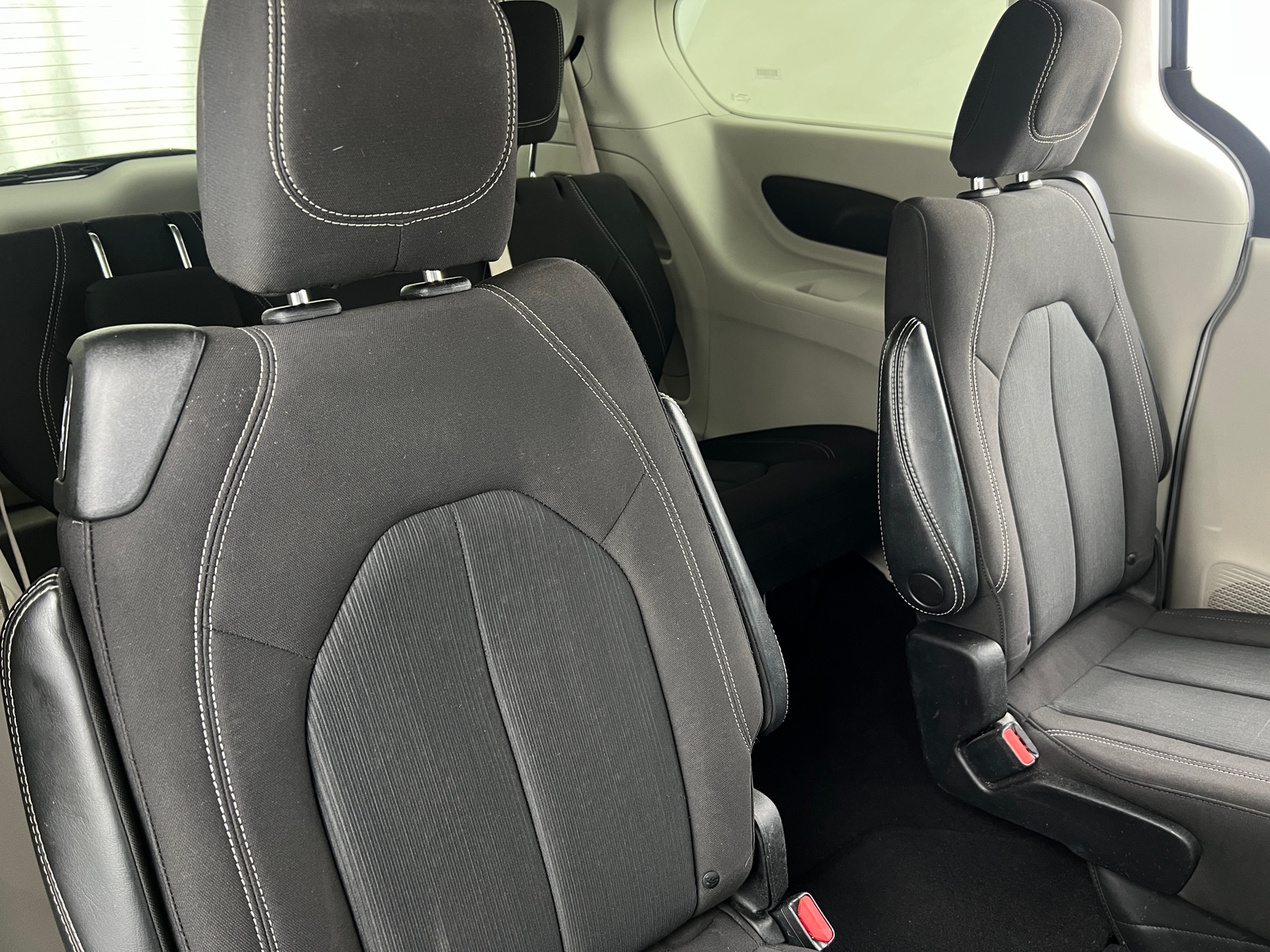 Thumbnail: 2023 Chrysler Voyager - 6