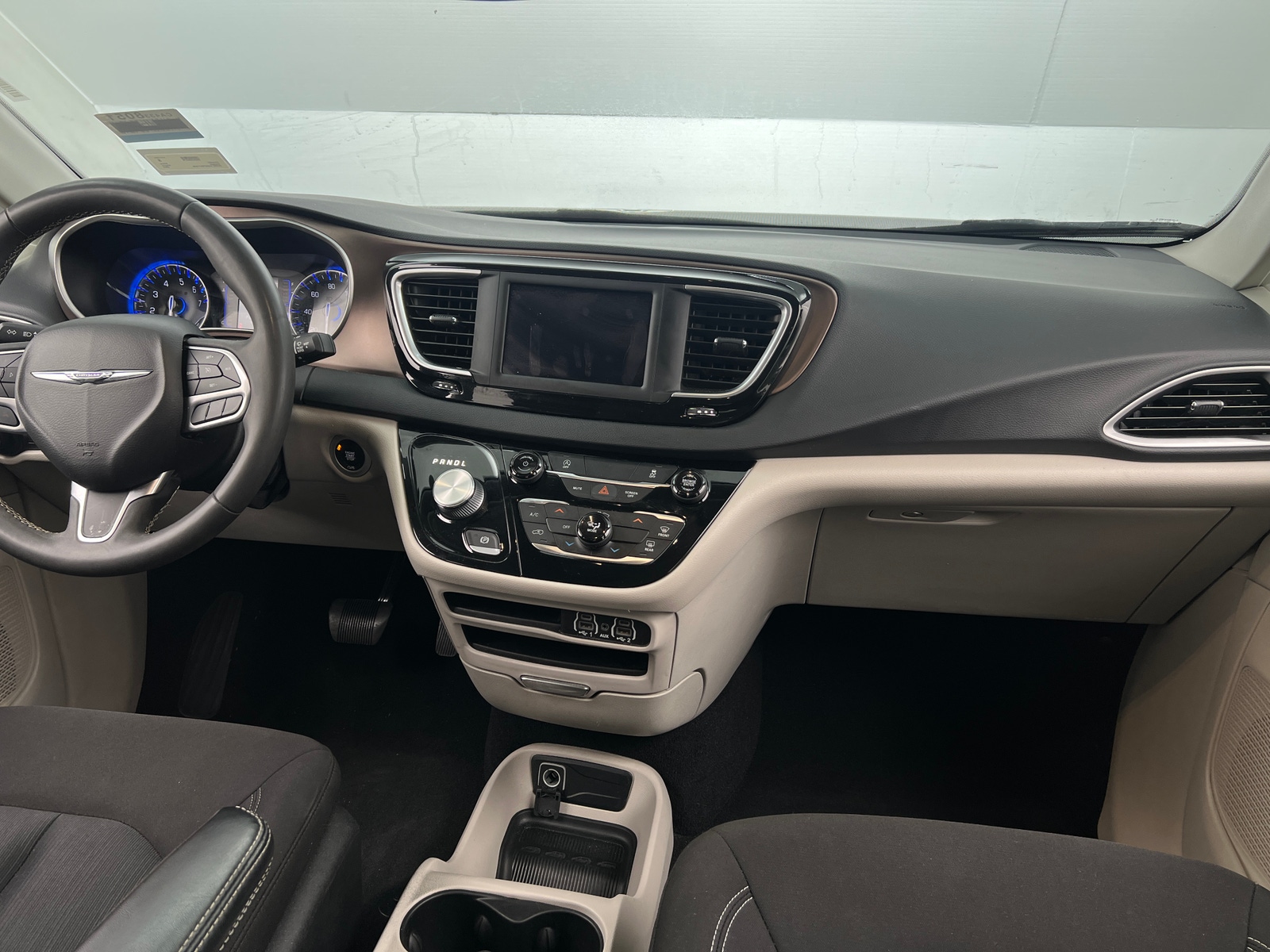 Thumbnail: 2023 Chrysler Voyager - 3