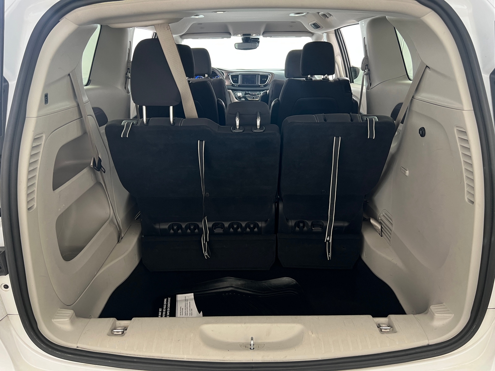 Thumbnail: 2023 Chrysler Voyager - 7