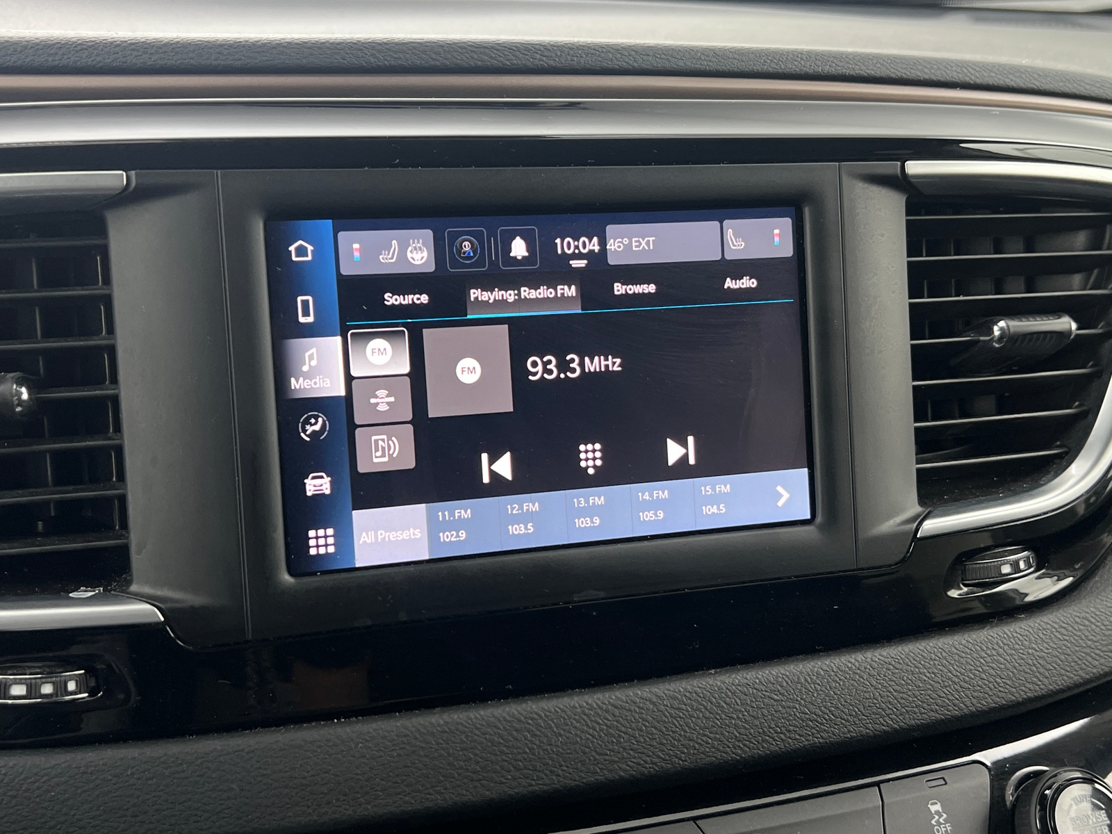 Thumbnail: 2023 Chrysler Voyager - 4