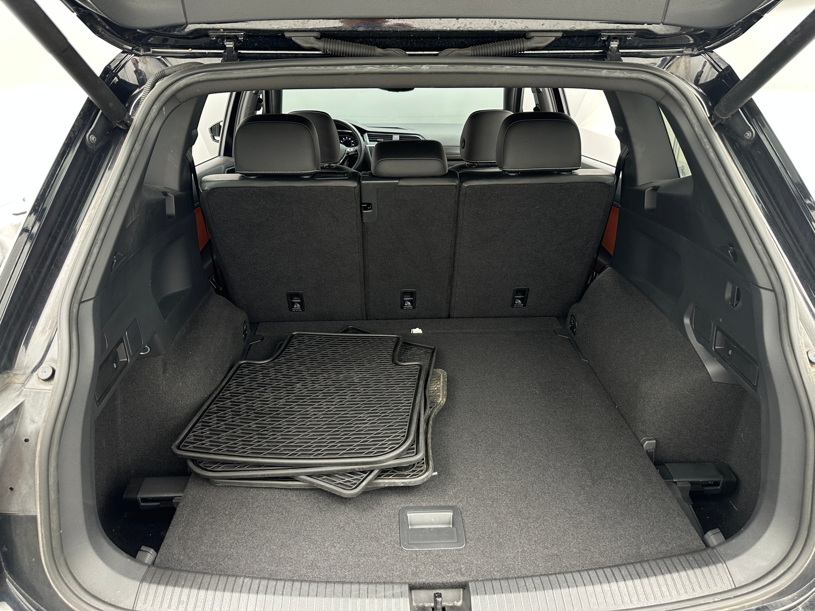 Thumbnail: 2021 Volkswagen Tiguan - 6