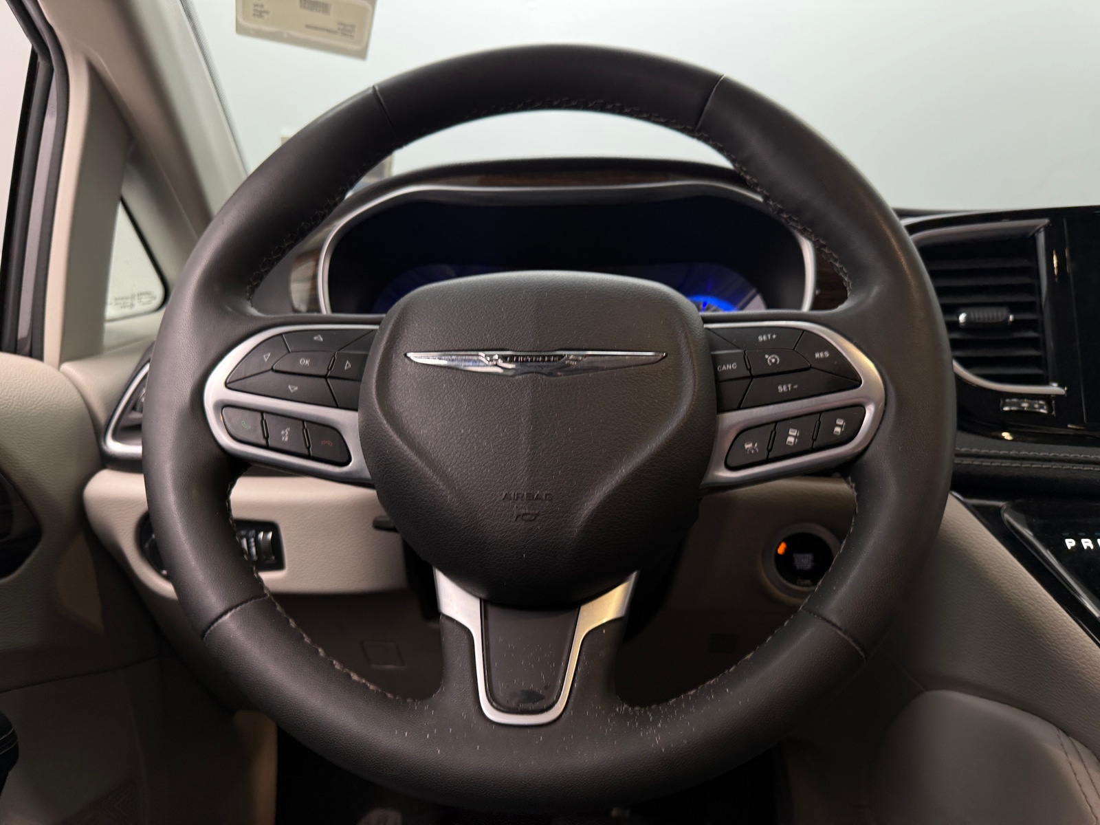 Thumbnail: 2023 Chrysler Pacifica - 4