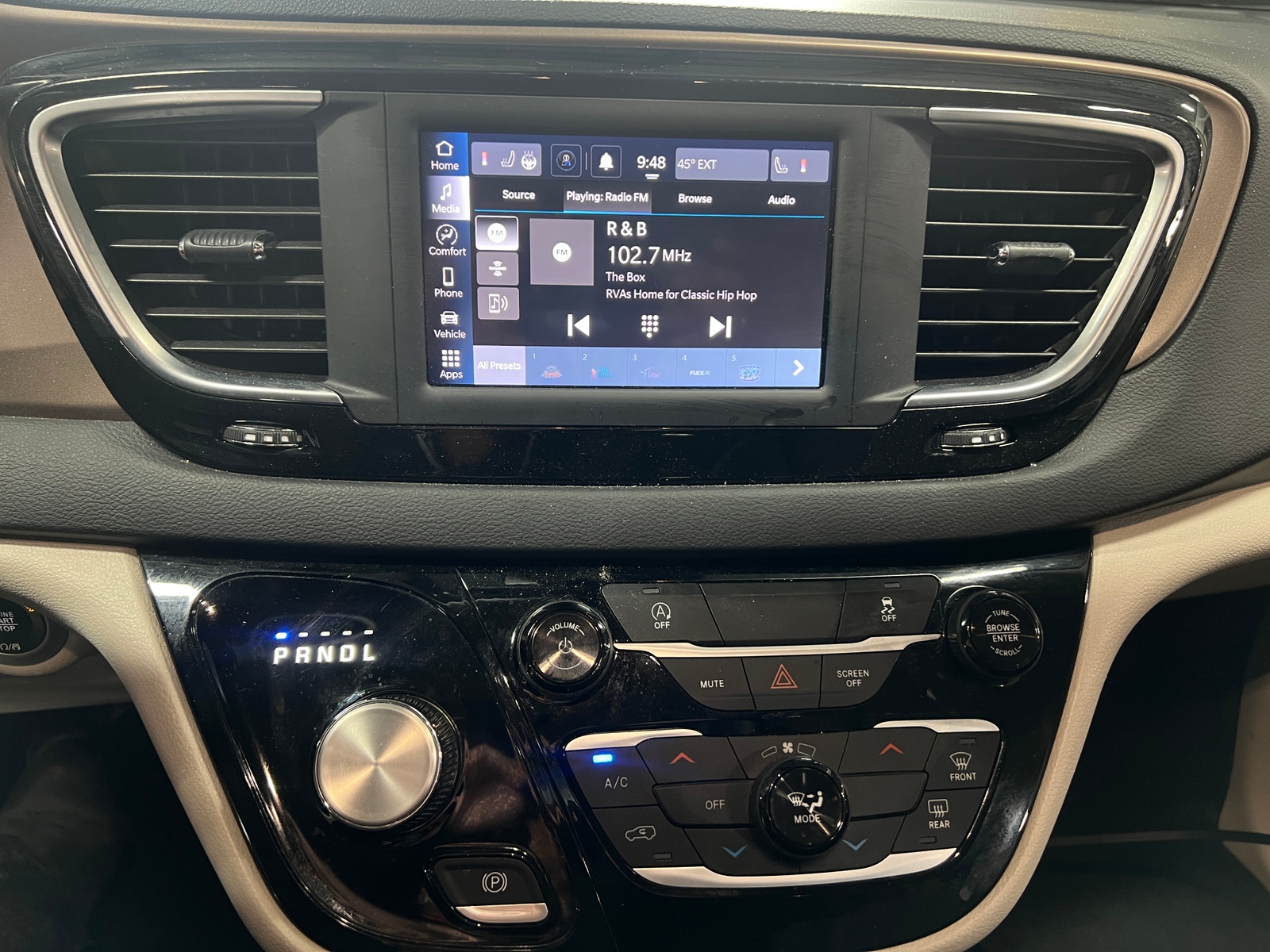 Thumbnail: 2024 Chrysler Voyager - 4