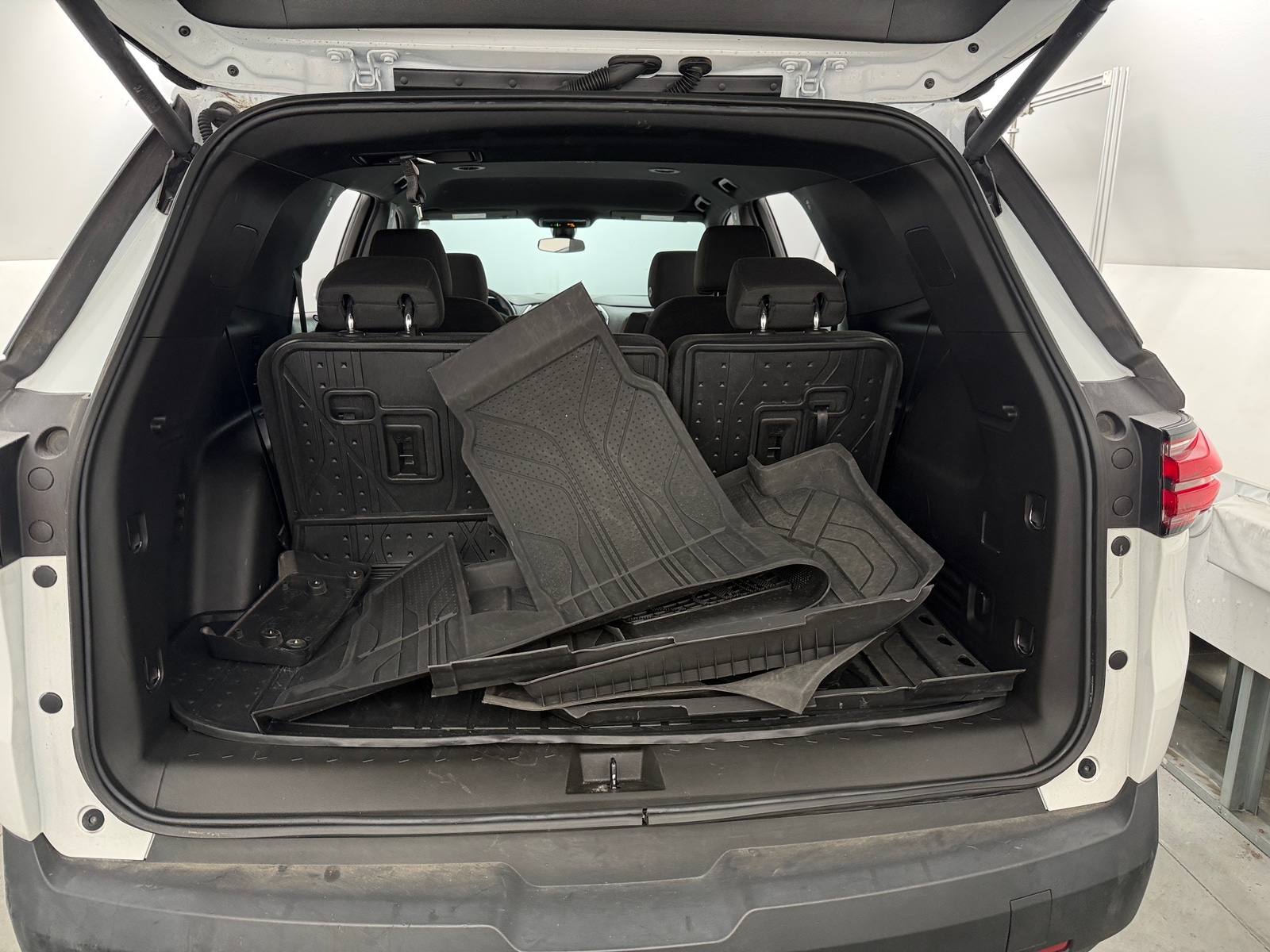 Thumbnail: 2023 Chevrolet Traverse - 7