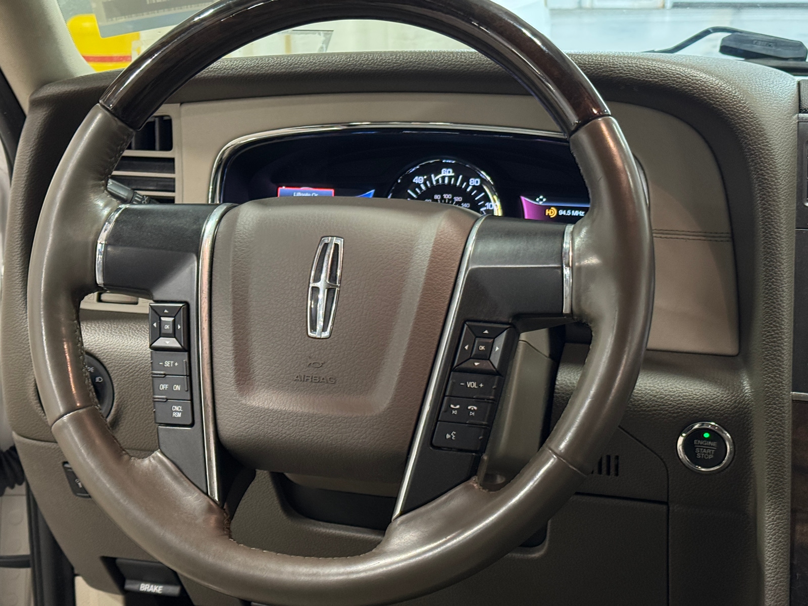 Thumbnail: 2015 Lincoln Navigator - 4