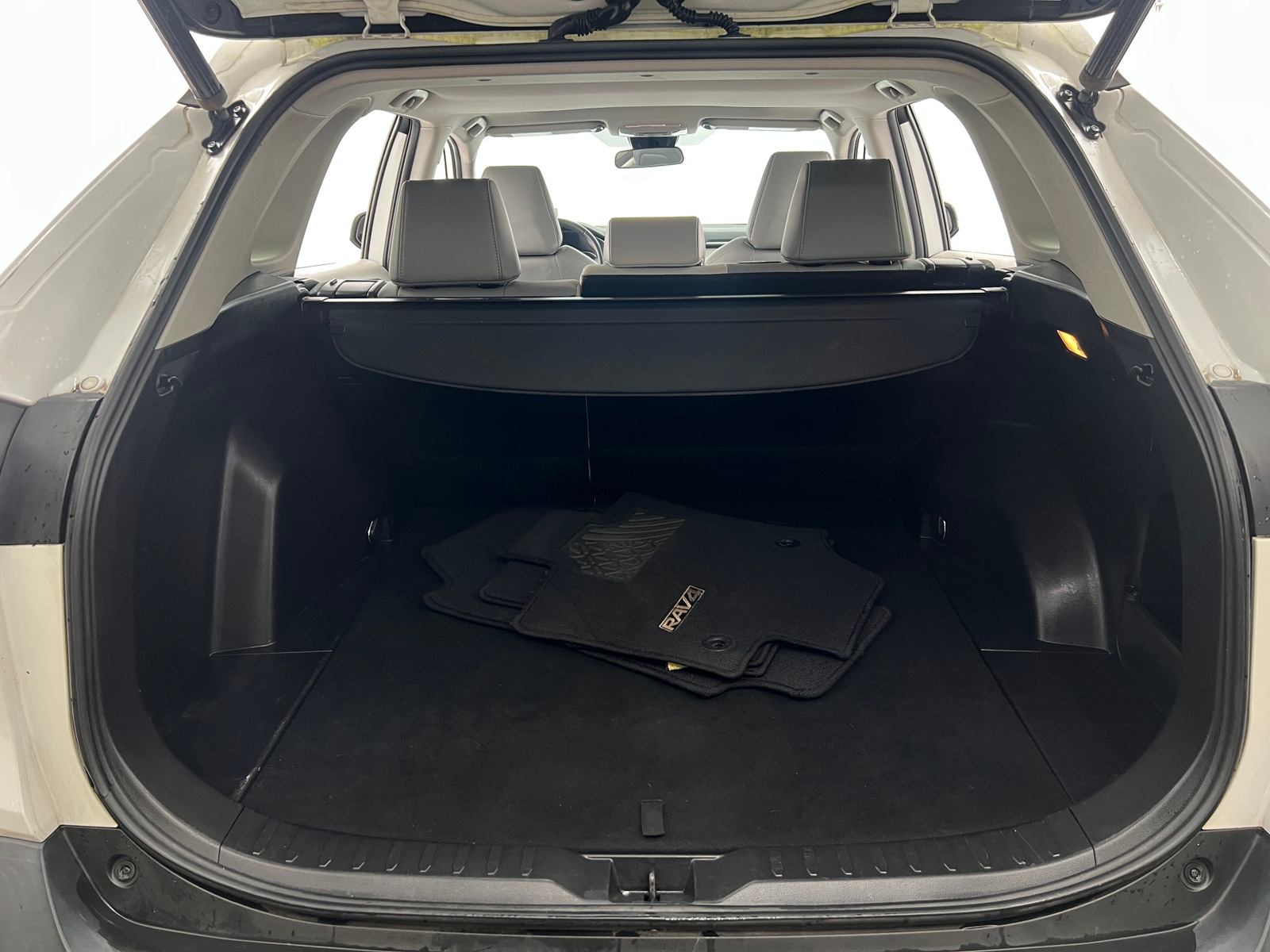 Thumbnail: 2019 Toyota RAV4 - 6