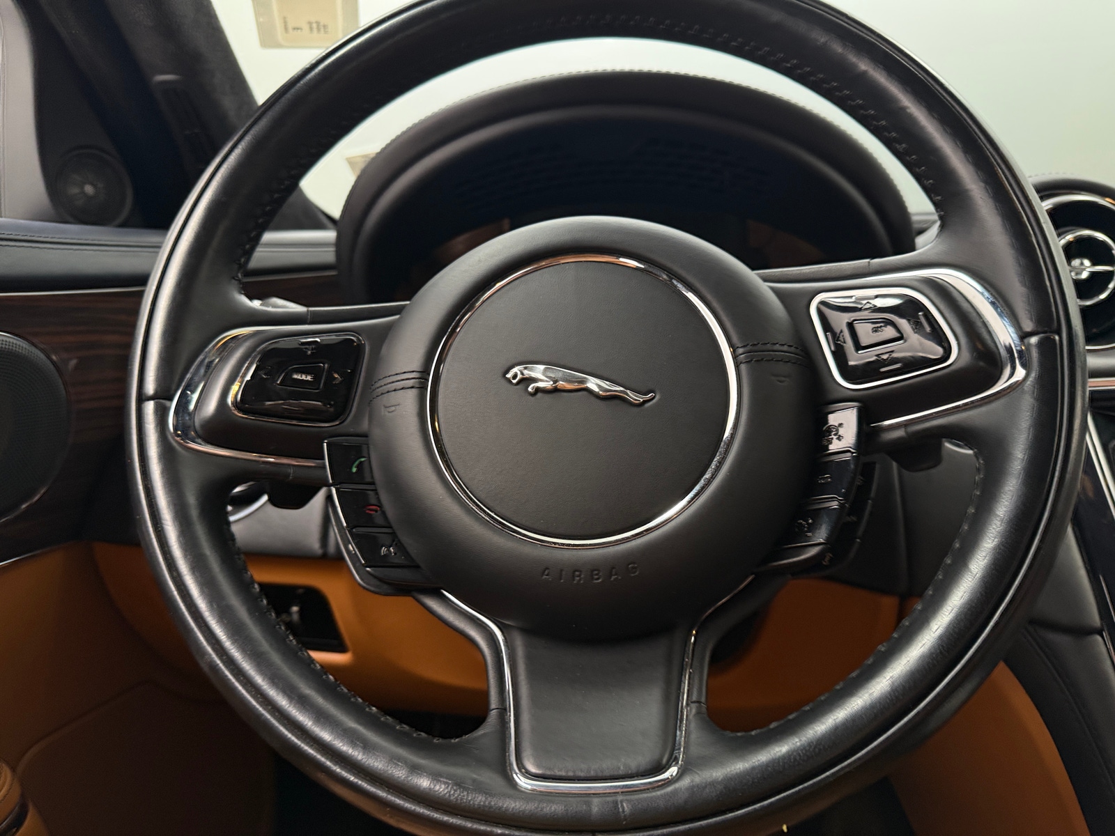 Thumbnail: 2014 Jaguar XJ - 4