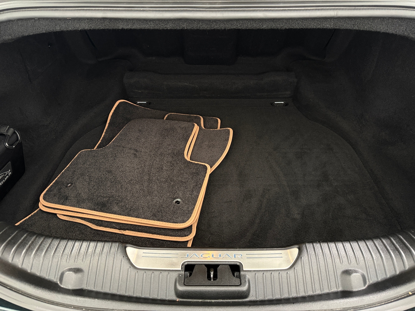 Thumbnail: 2014 Jaguar XJ - 6