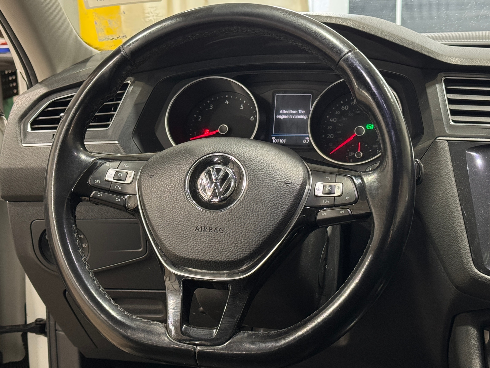 Thumbnail: 2018 Volkswagen Tiguan - 4