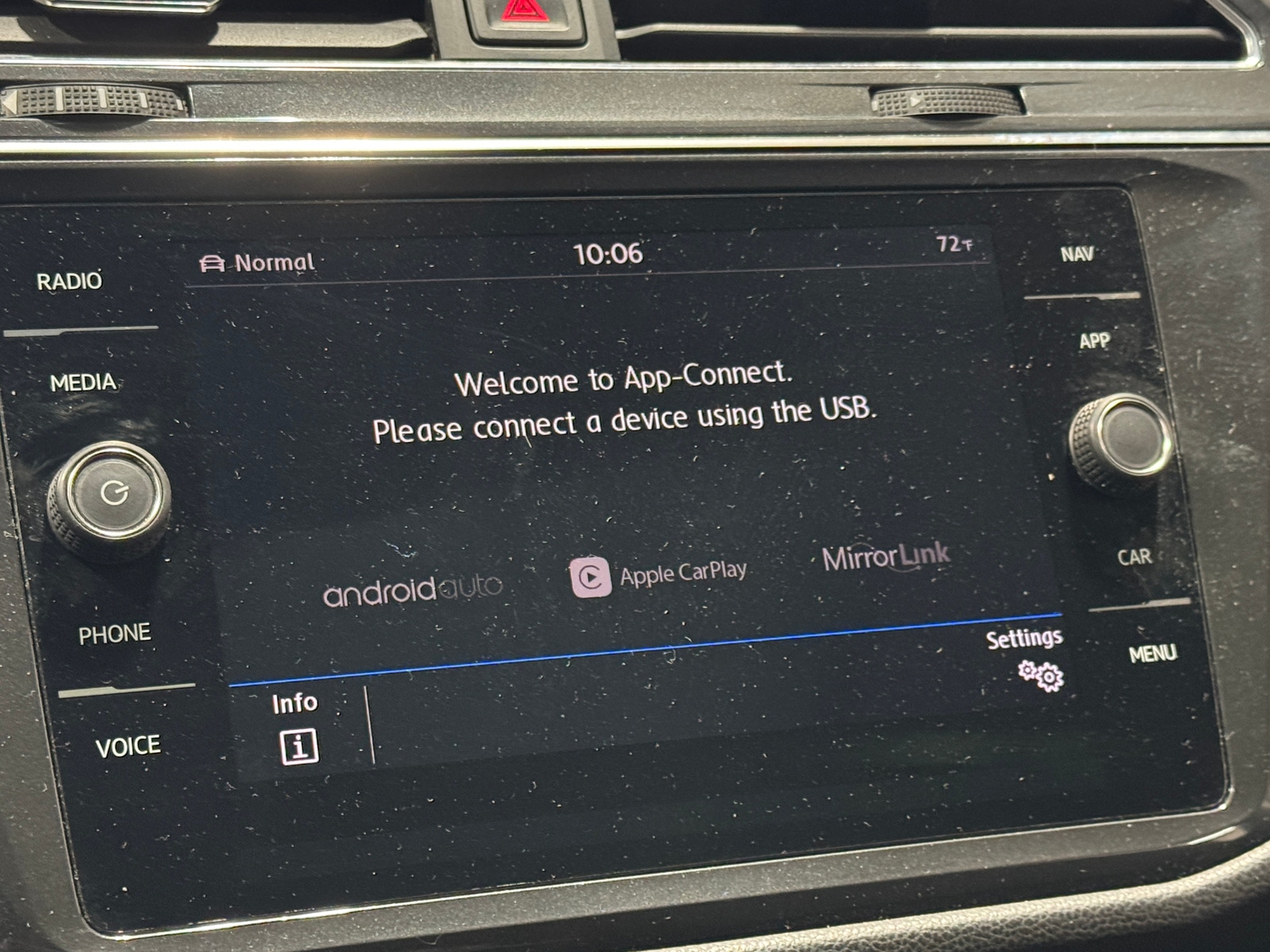 Thumbnail: 2018 Volkswagen Tiguan - 3