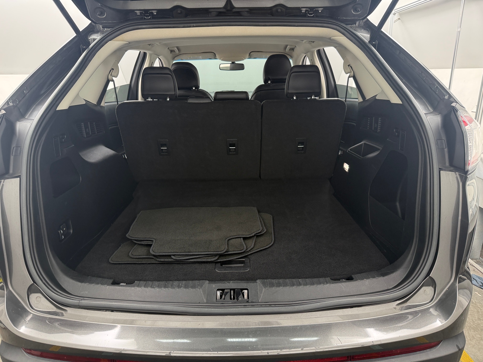 Thumbnail: 2018 Ford Edge - 6