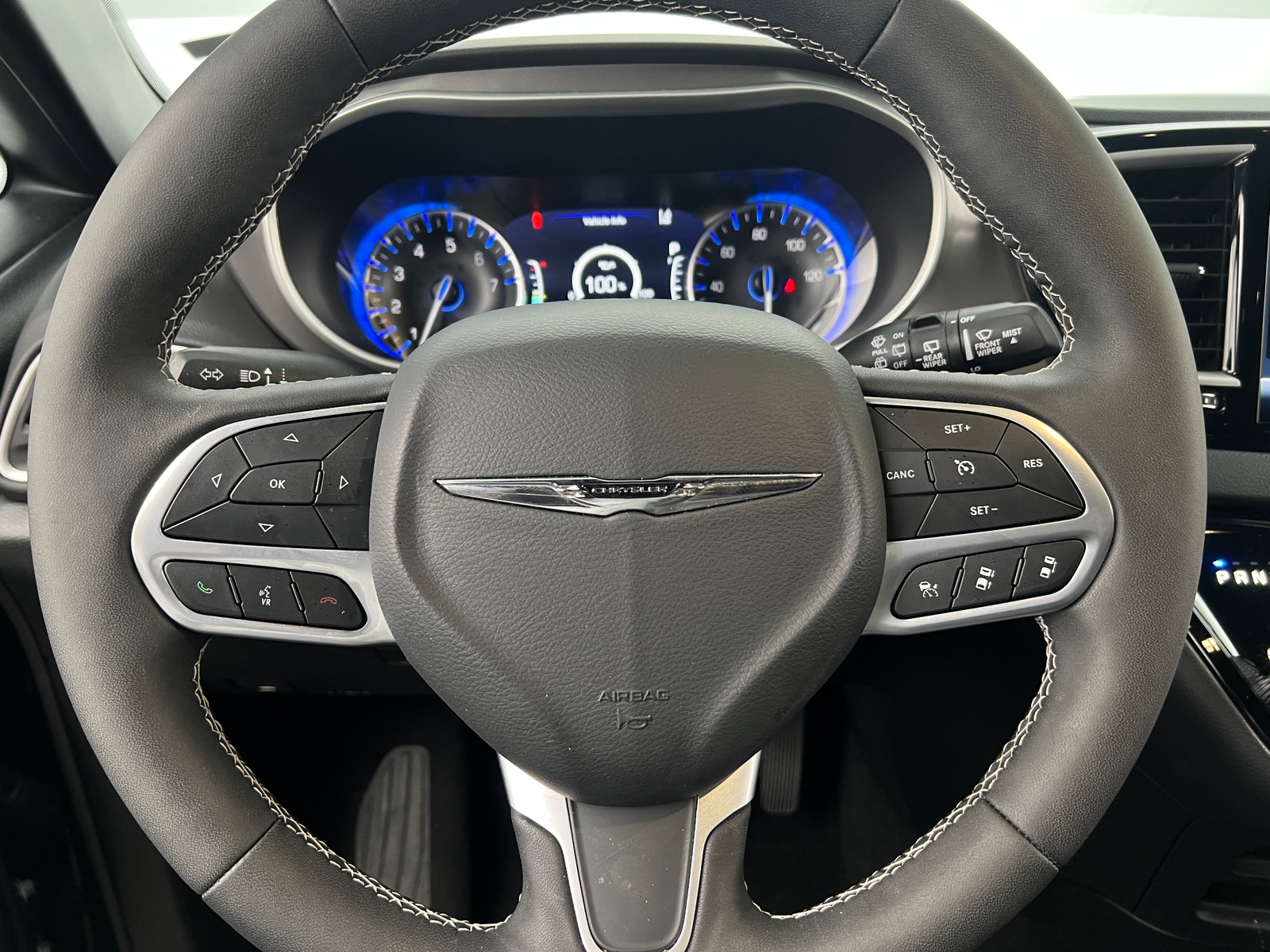 Thumbnail: 2025 Chrysler Pacifica - 4