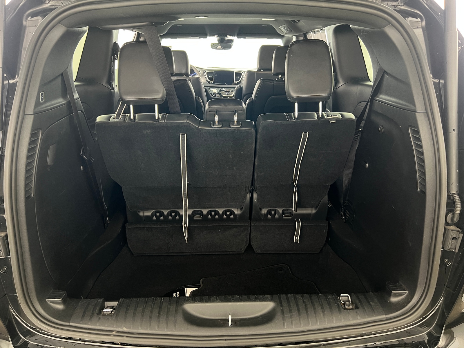 Thumbnail: 2025 Chrysler Pacifica - 6