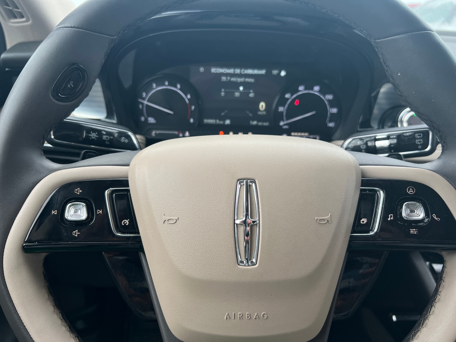 Thumbnail: 2025 Lincoln Corsair - 4