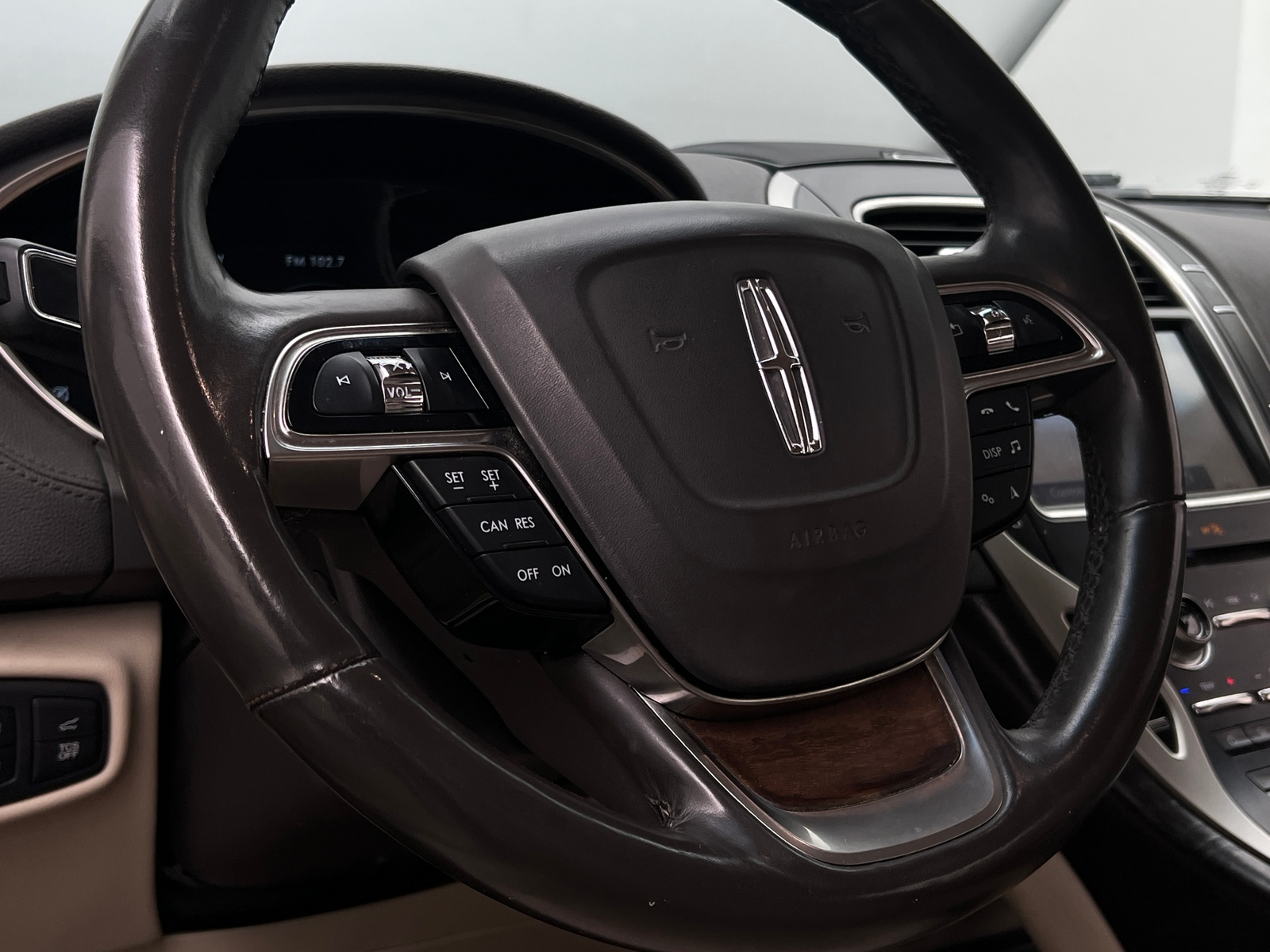 Thumbnail: 2019 Lincoln Nautilus - 4