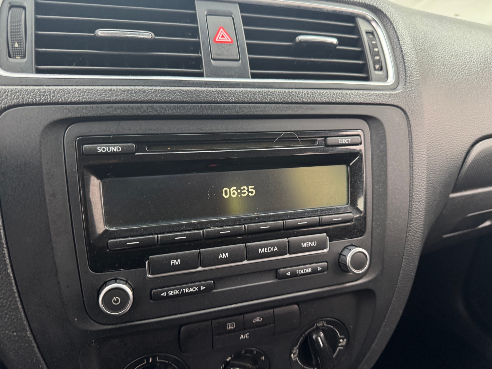 Thumbnail: 2014 Volkswagen Jetta - 4