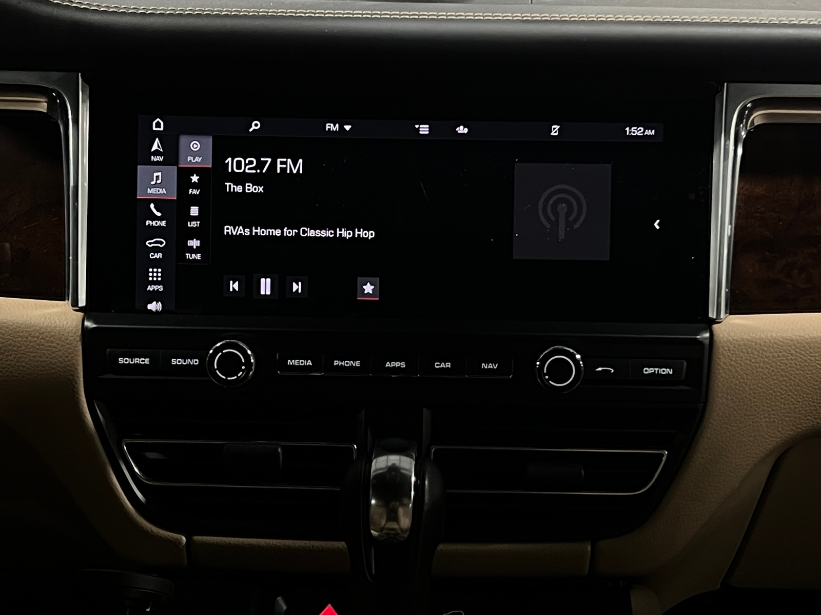 Thumbnail: 2020 Porsche Macan - 3