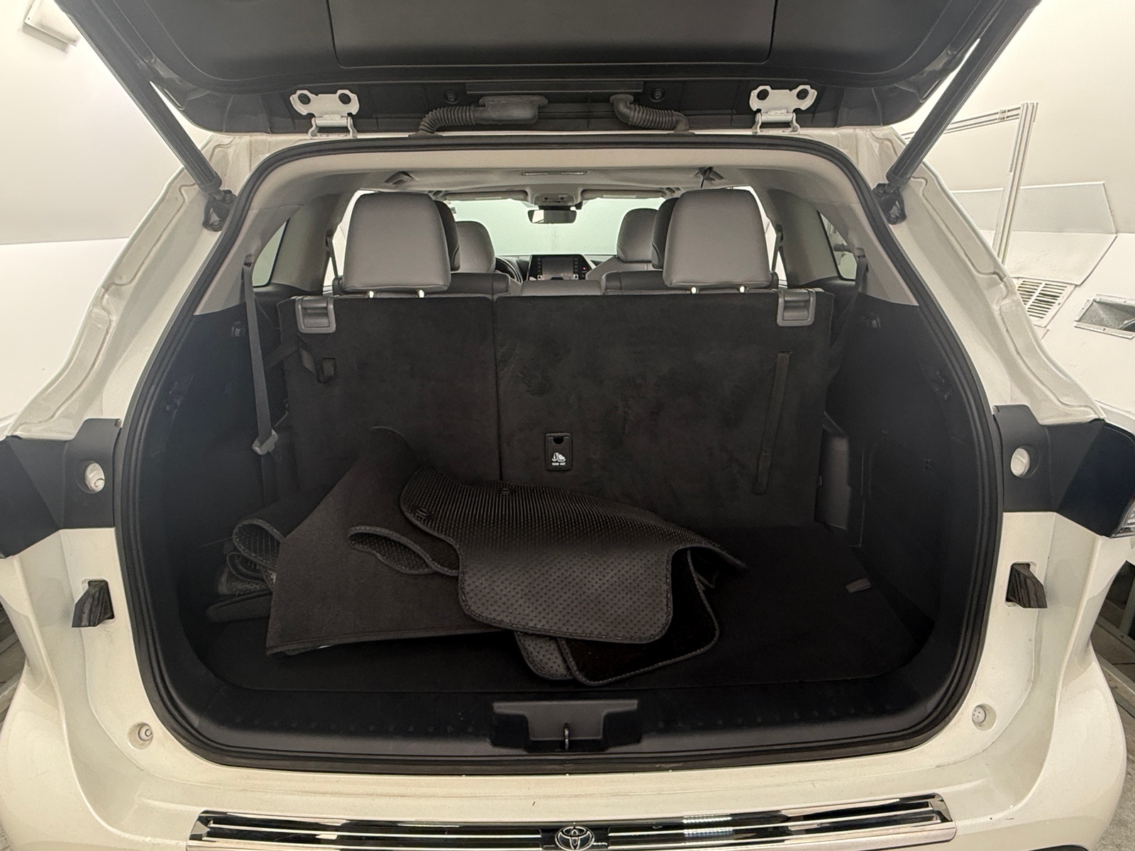 Thumbnail: 2021 Toyota Highlander - 6