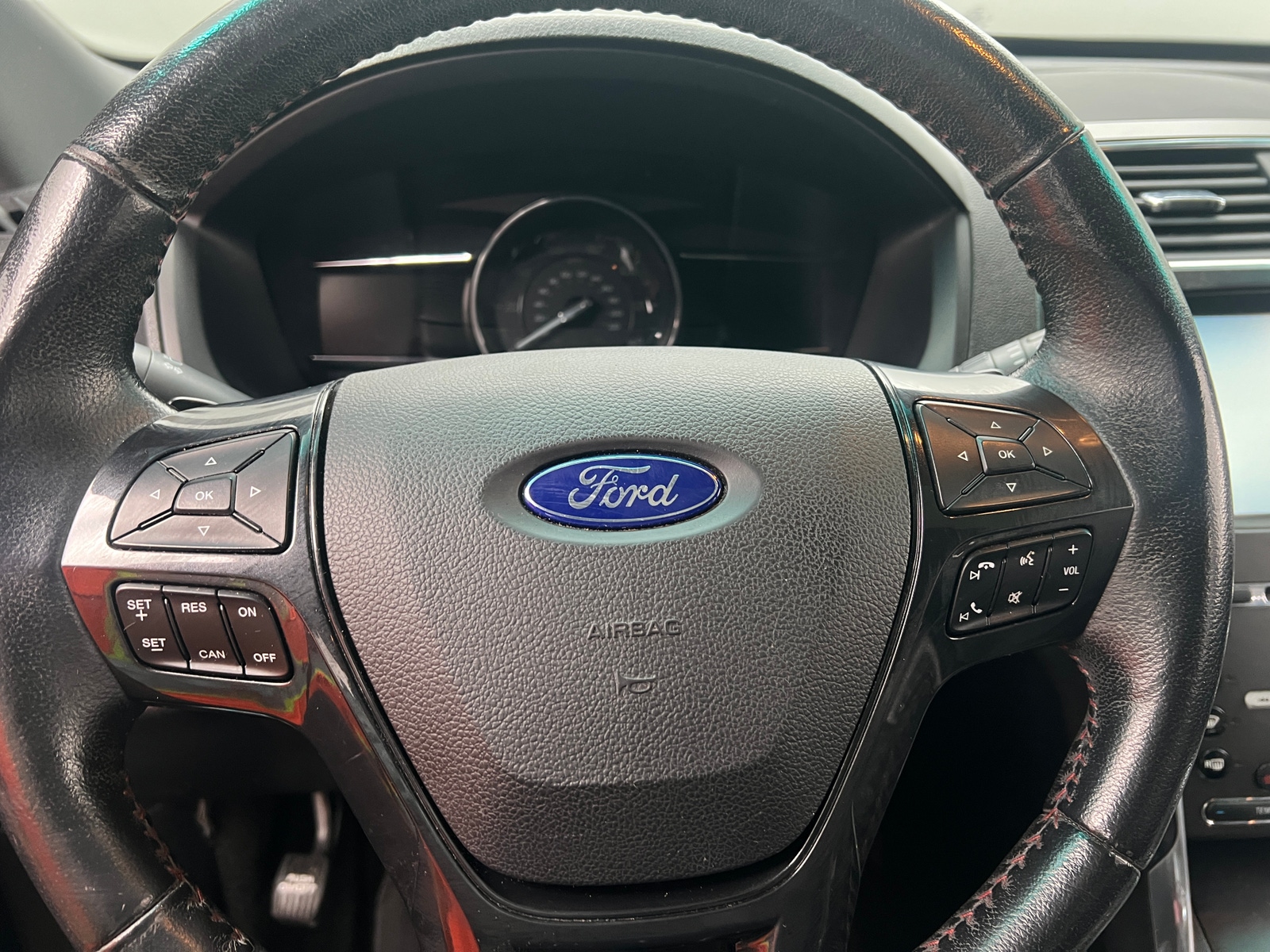 Thumbnail: 2016 Ford Explorer - 4