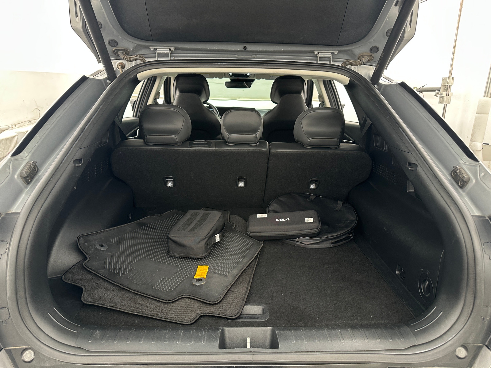 Thumbnail: 2023 Kia EV6 - 6