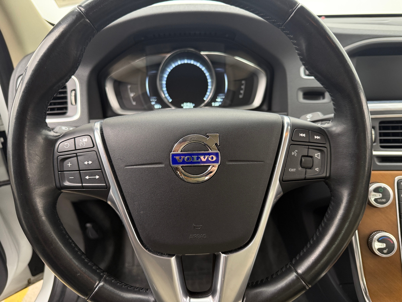 Thumbnail: 2016 Volvo S60 - 4