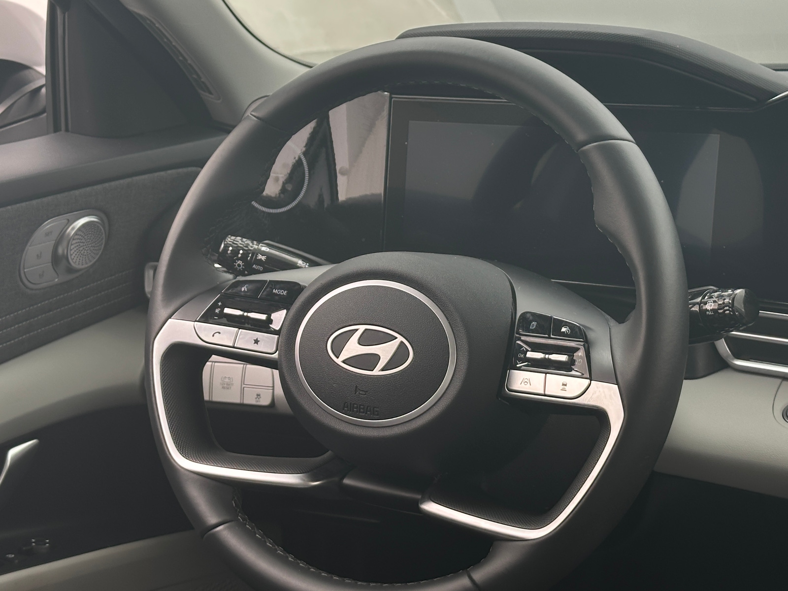 Thumbnail: 2025 Hyundai Elantra - 4