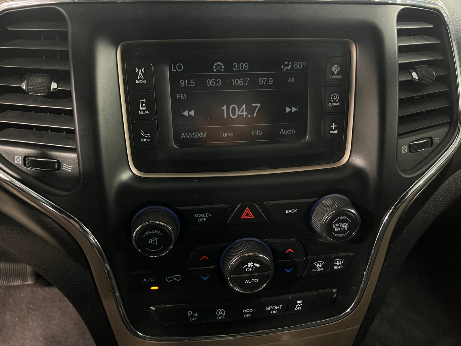 Thumbnail: 2017 Jeep Grand Cherokee - 4