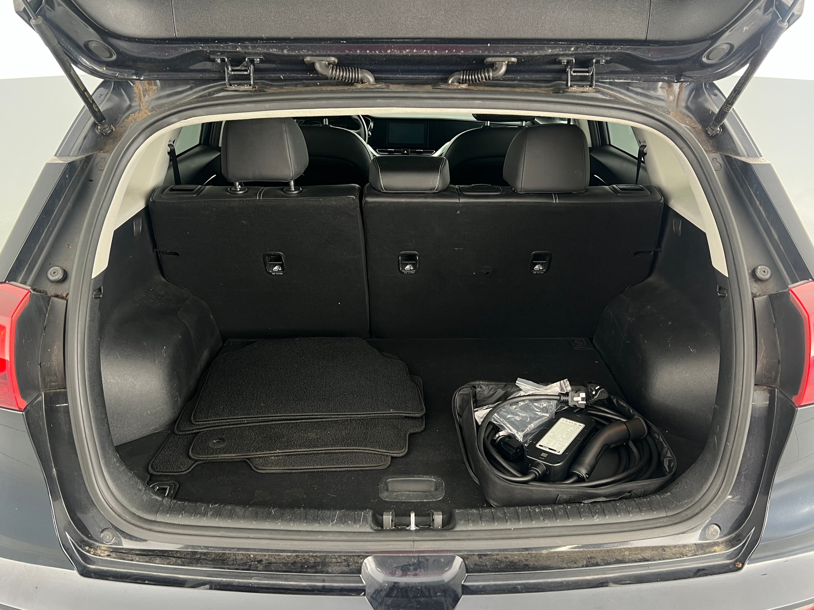 Thumbnail: 2020 Kia Niro - 7