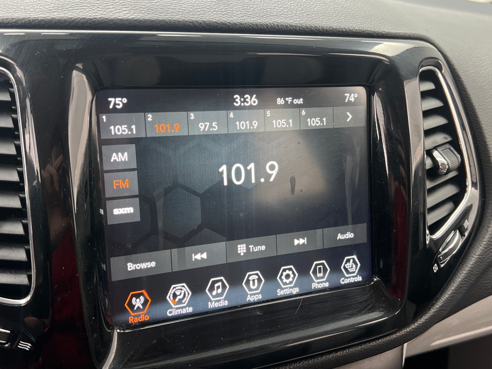 Thumbnail: 2019 Jeep Compass - 3