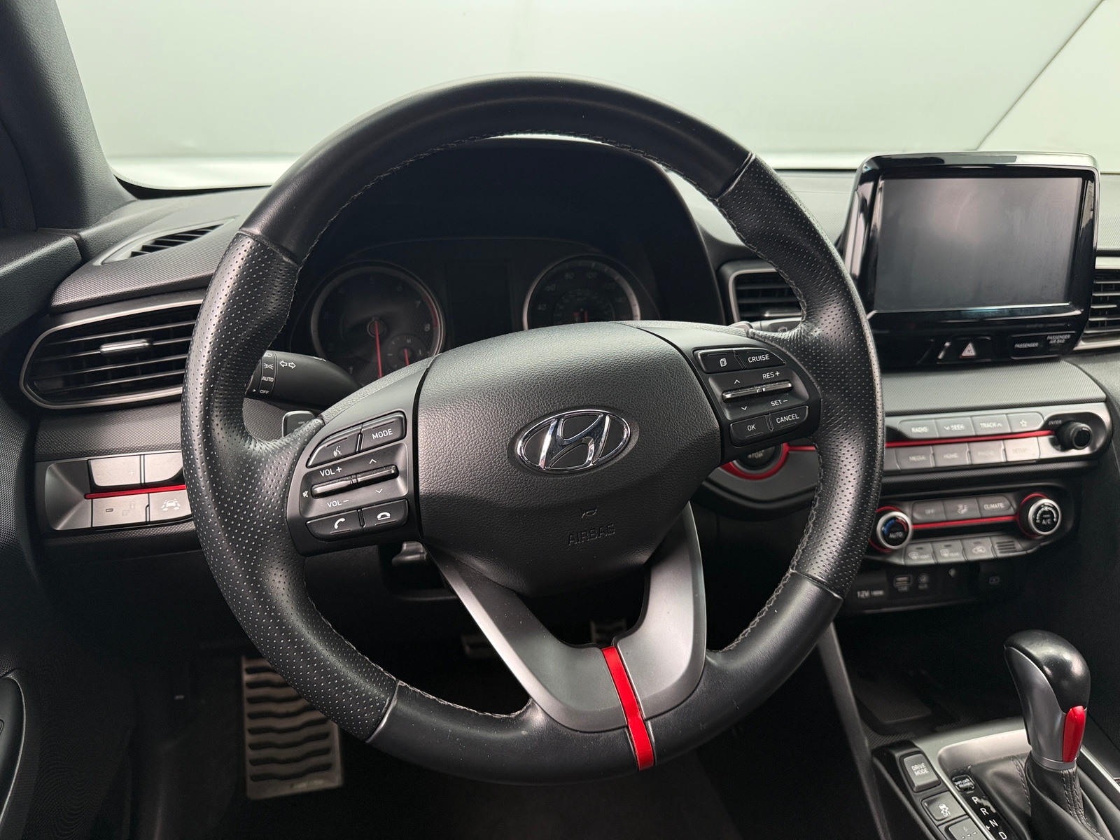 Thumbnail: 2020 Hyundai Veloster - 3