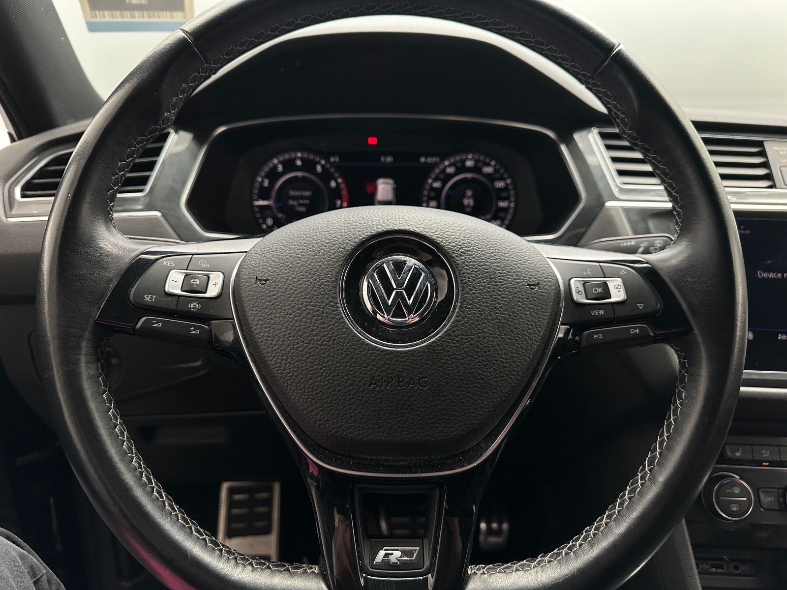 Thumbnail: 2019 Volkswagen Tiguan - 4