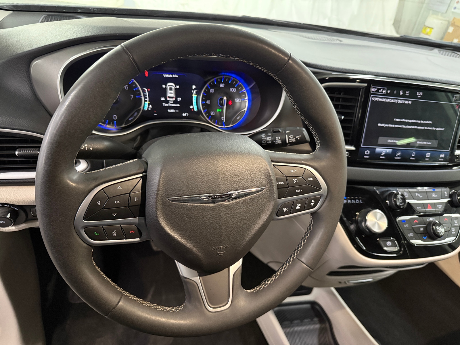 Thumbnail: 2024 Chrysler Pacifica - 4