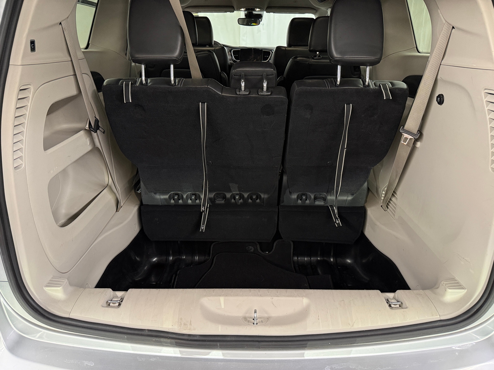 Thumbnail: 2024 Chrysler Pacifica - 6