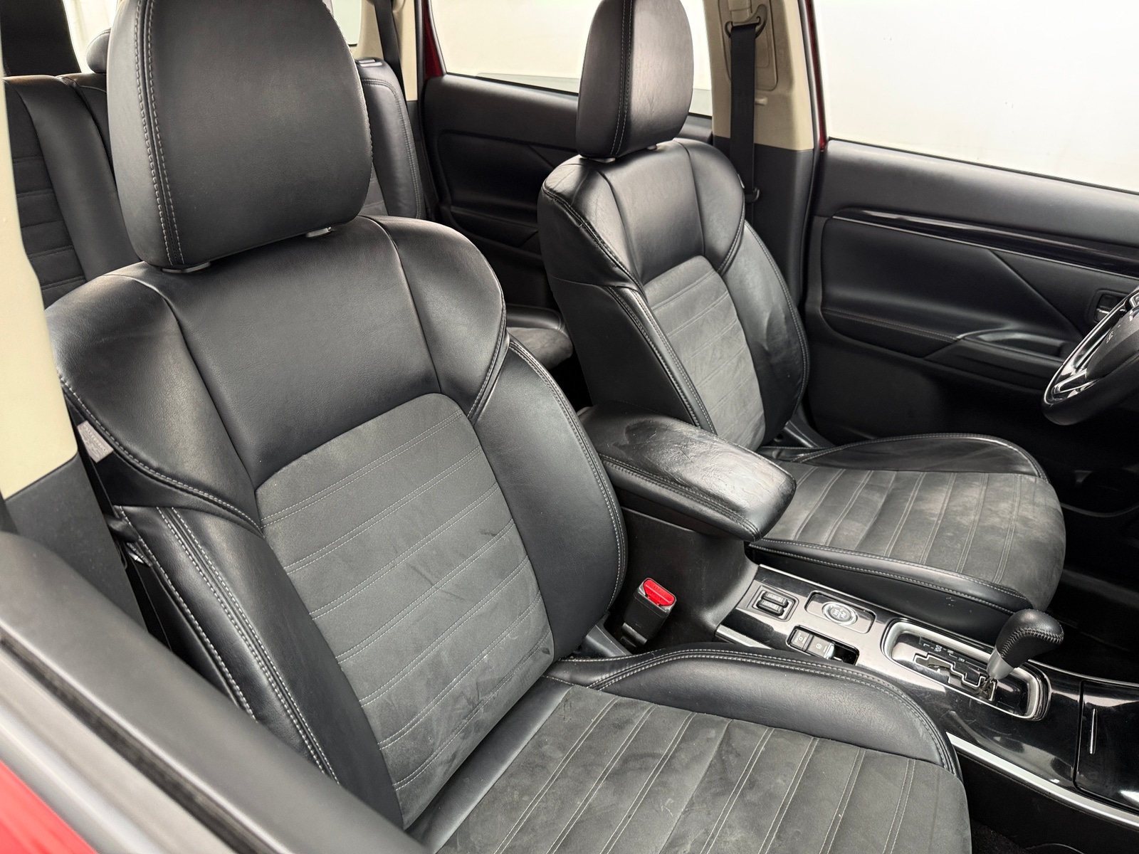 Thumbnail: 2019 Mitsubishi Outlander - 2