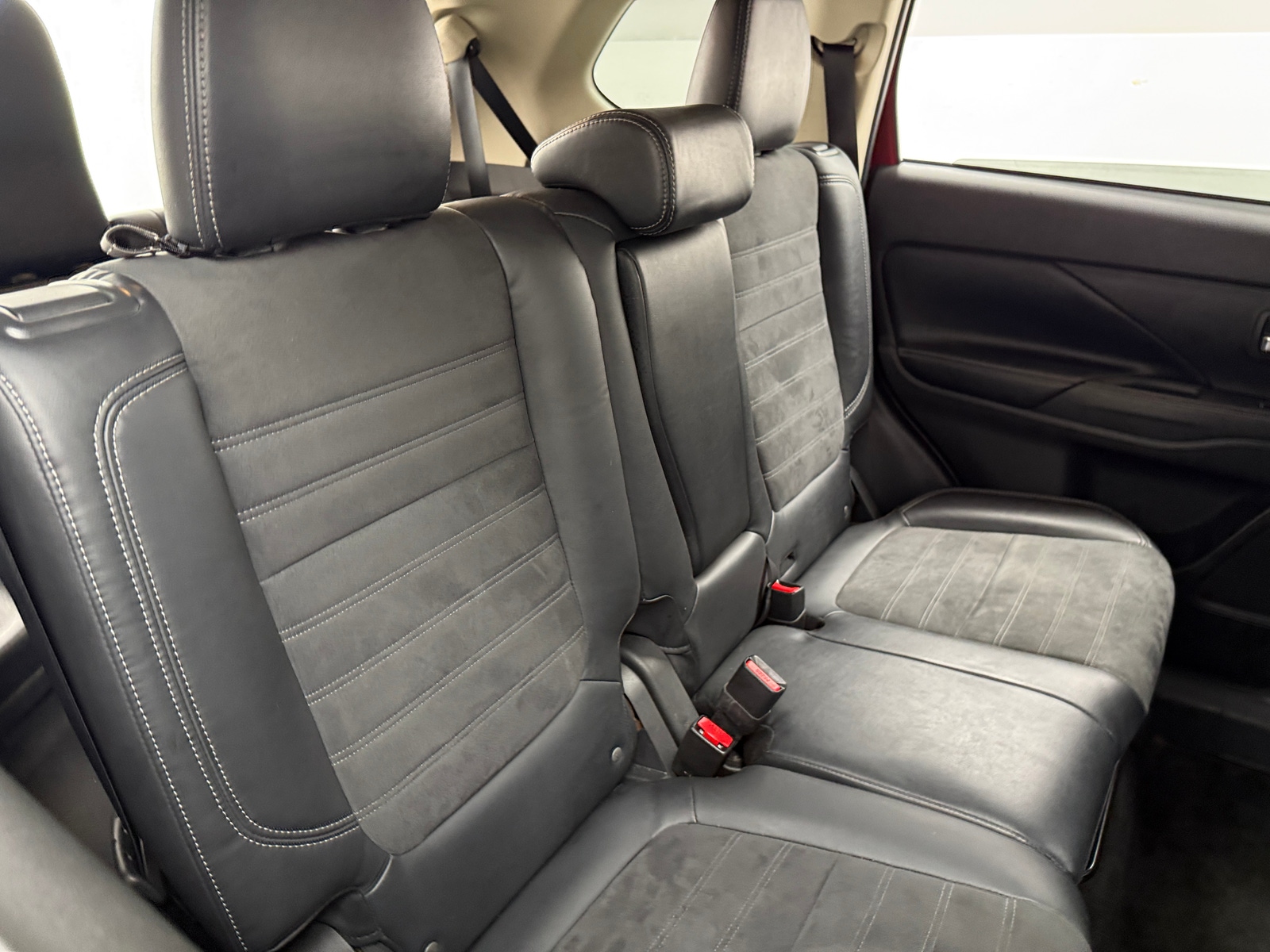 Thumbnail: 2019 Mitsubishi Outlander - 6