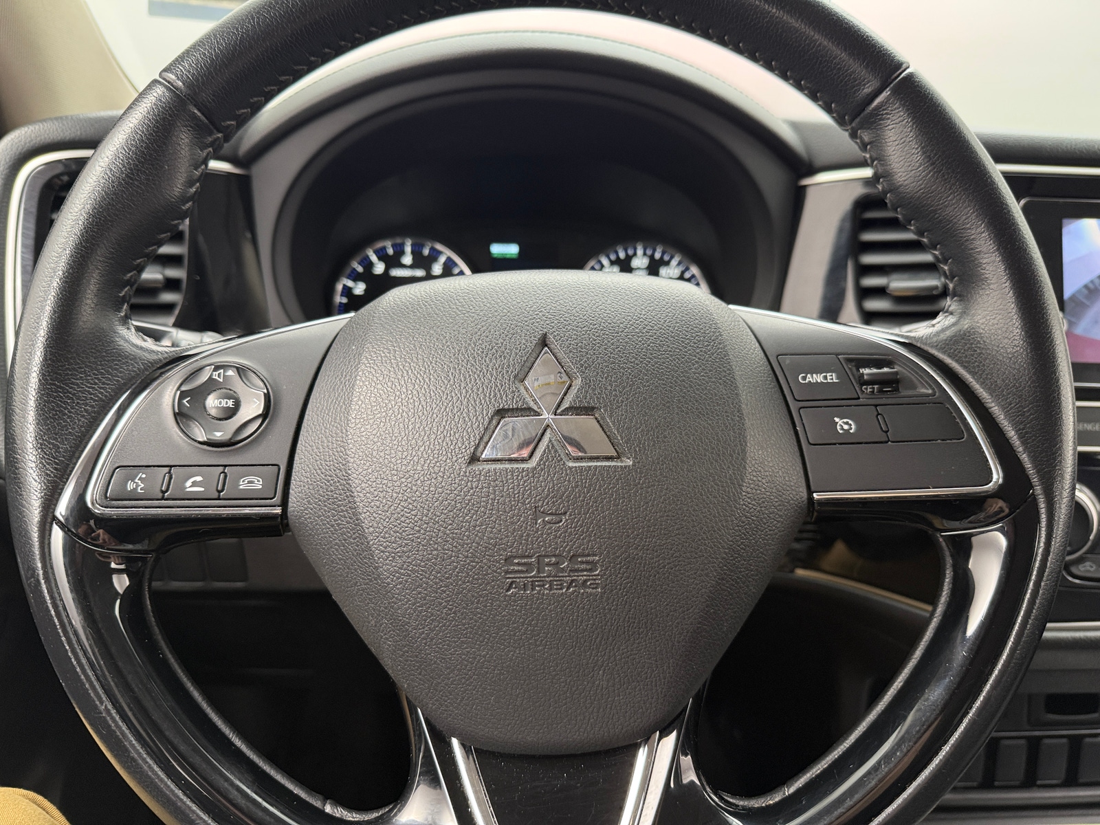 Thumbnail: 2019 Mitsubishi Outlander - 5