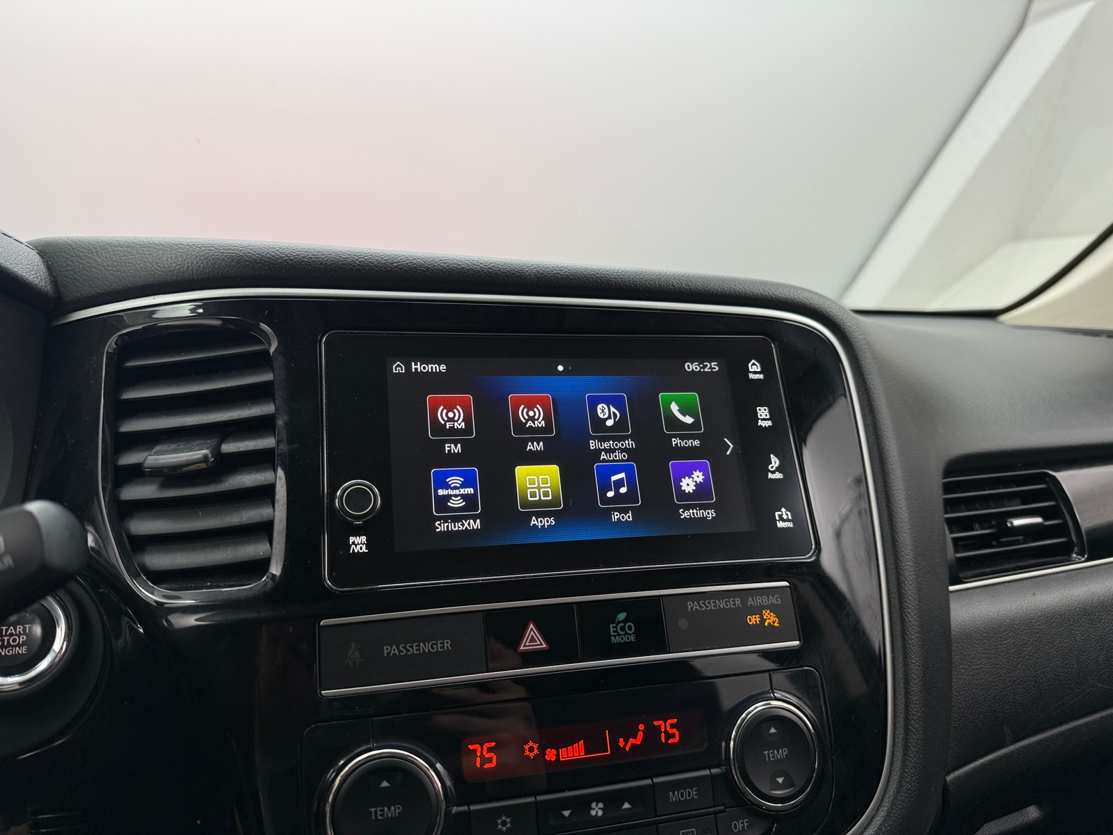 Thumbnail: 2019 Mitsubishi Outlander - 4