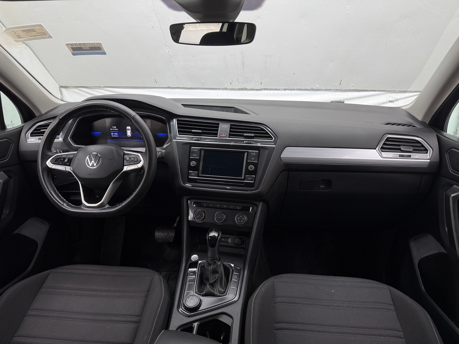 Thumbnail: 2023 Volkswagen Tiguan - 3