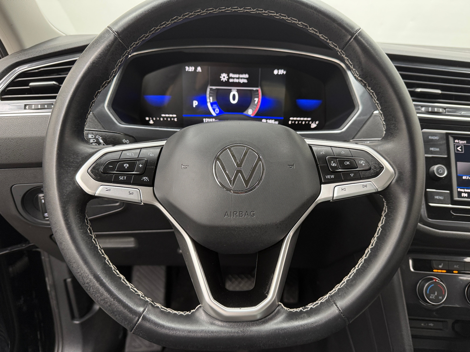 Thumbnail: 2023 Volkswagen Tiguan - 5