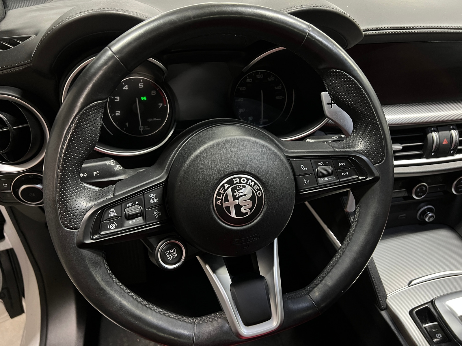 Thumbnail: 2022 Alfa Romeo Stelvio - 4