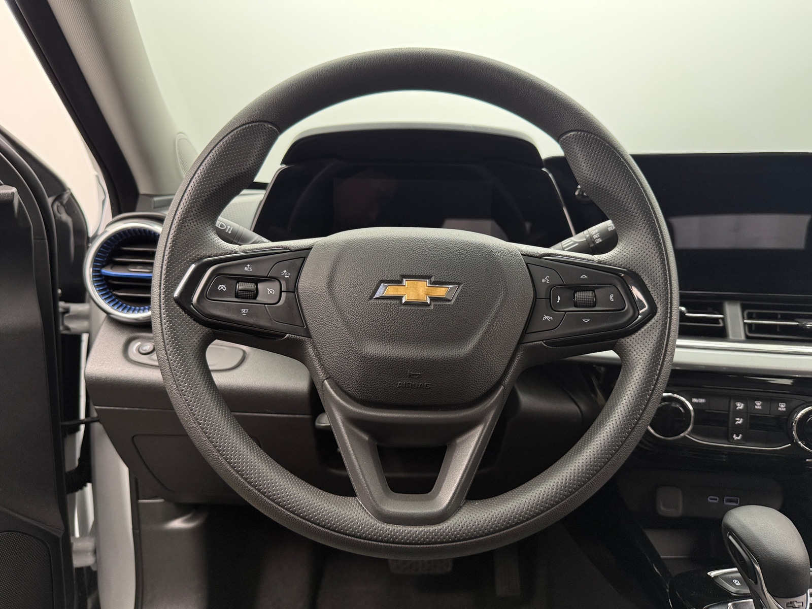 Thumbnail: 2025 Chevrolet Trax - 5