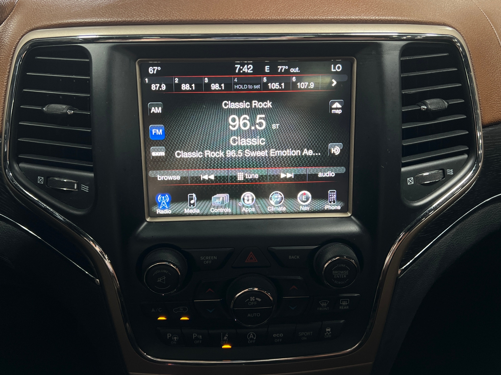 Thumbnail: 2017 Jeep Grand Cherokee - 3