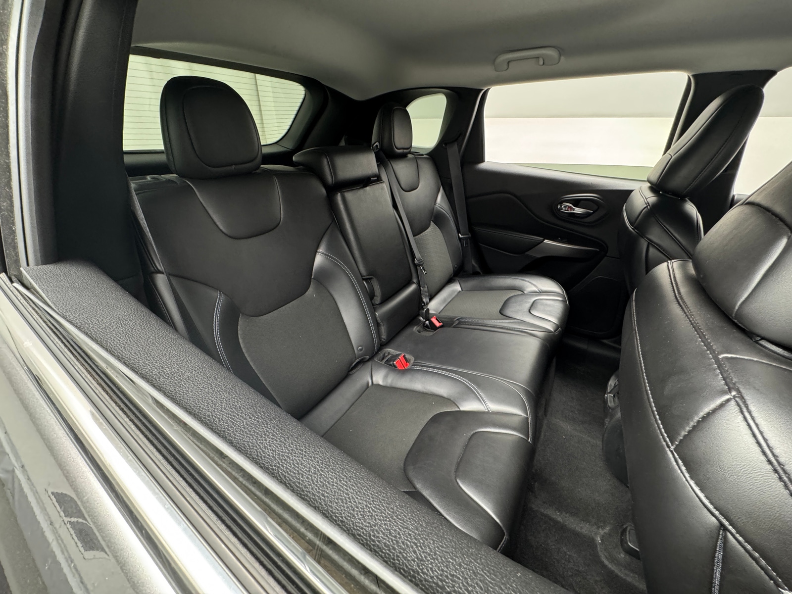 Thumbnail: 2019 Jeep Cherokee - 6