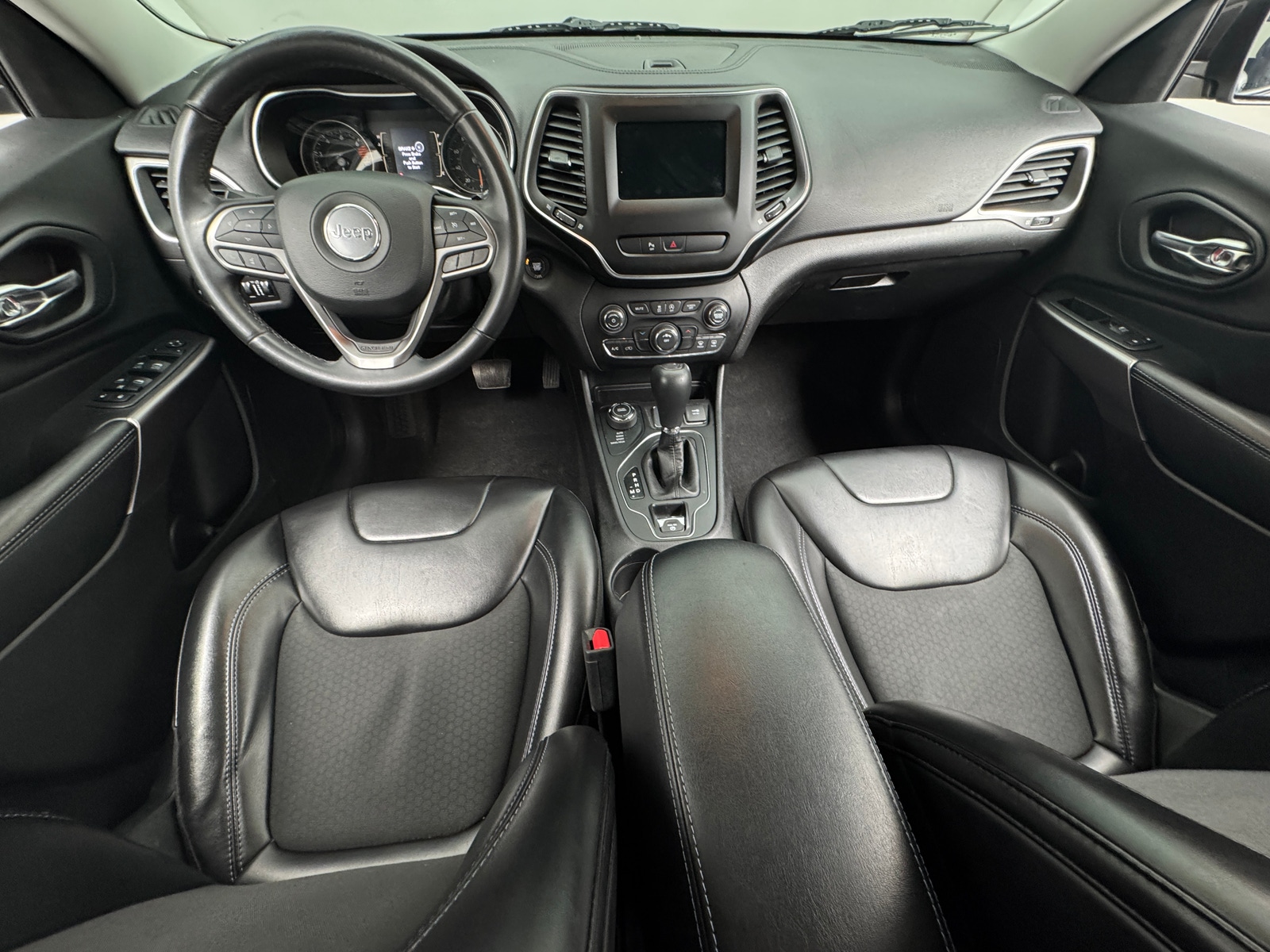 Thumbnail: 2019 Jeep Cherokee - 3