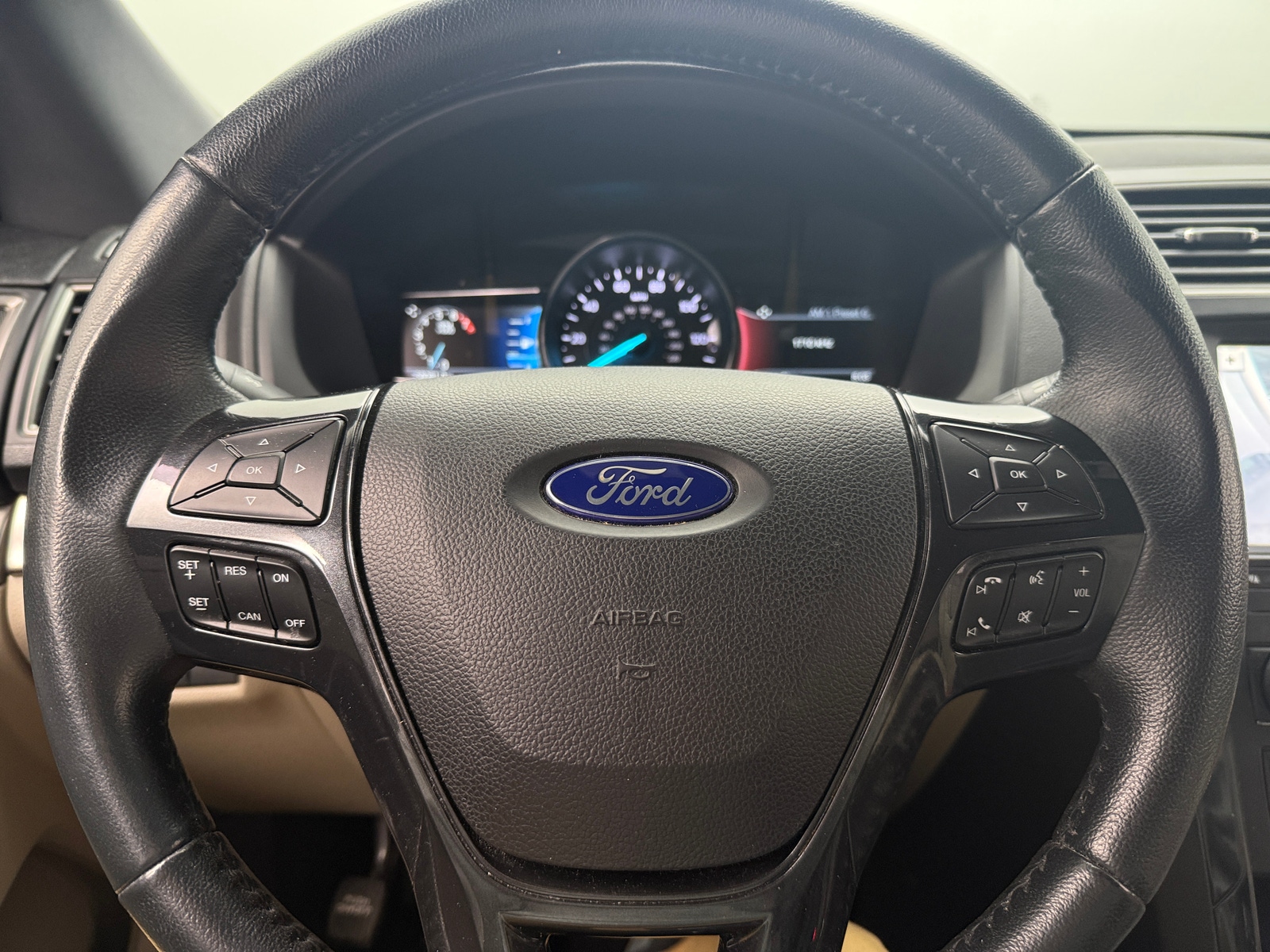 Thumbnail: 2019 Ford Explorer - 5